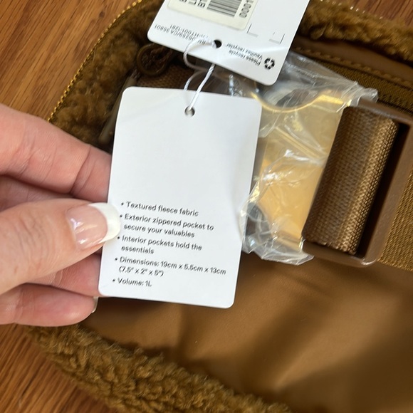 NWT Lululemon Fleece Everywhere Belt Bag Vol 1L in Burnt Caramel - Picture 6 of 9